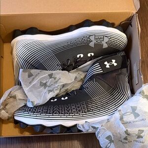 Under Armour Highlight Franchise Black and White cleats size 11.5